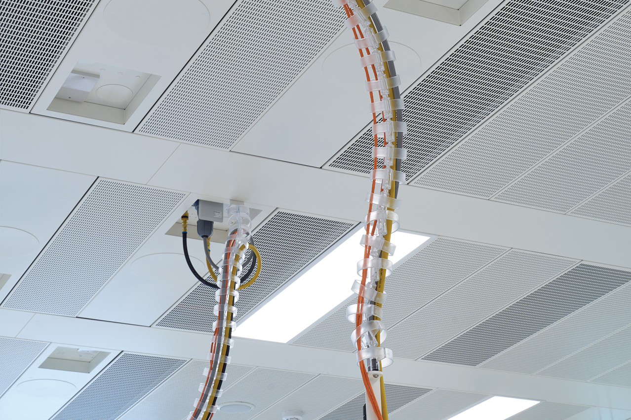 Flexible service connections into ceiling infrastructure